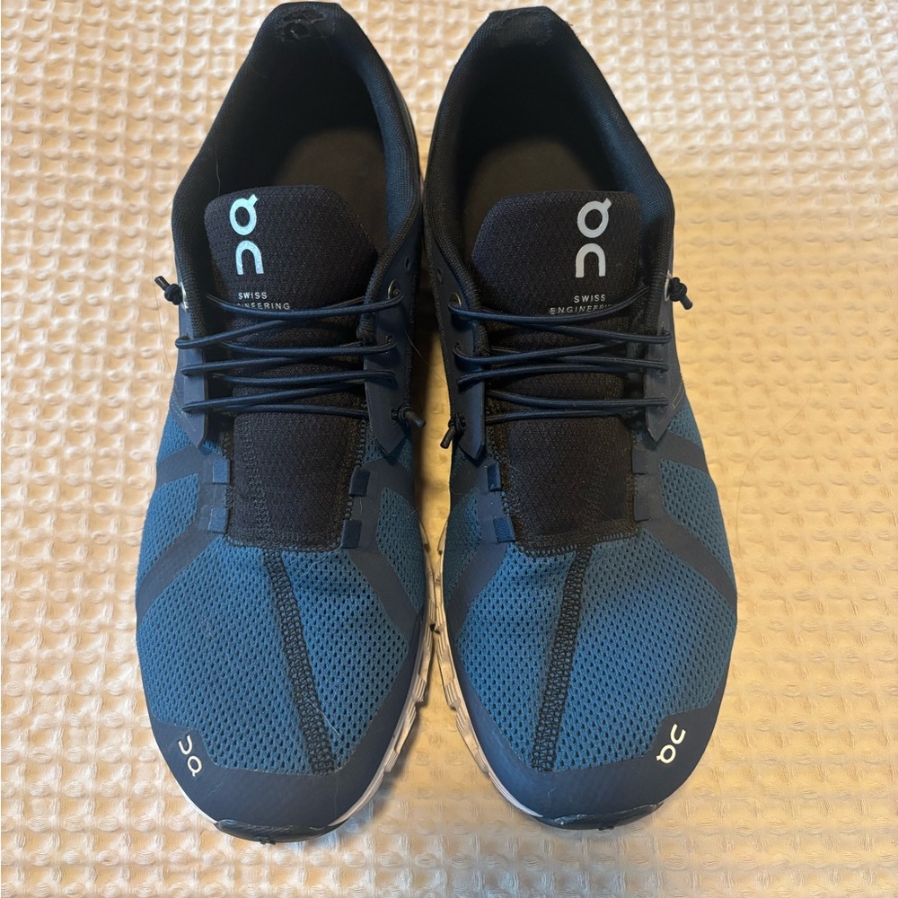 On cloud oncloud running shoes